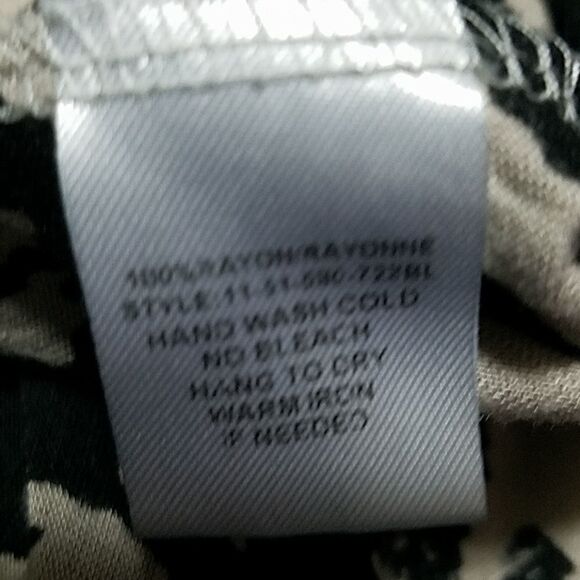 Stetson Cream & Black Cold Shoulder Aztec Top (S) - Picture 5 of 5